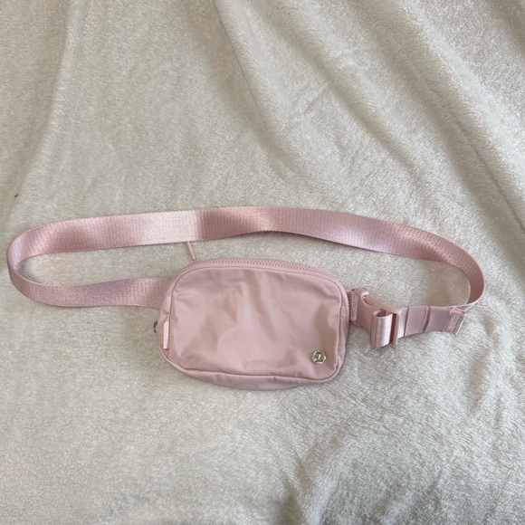 lululemon athletica Handbags - Lululemon Belt bag